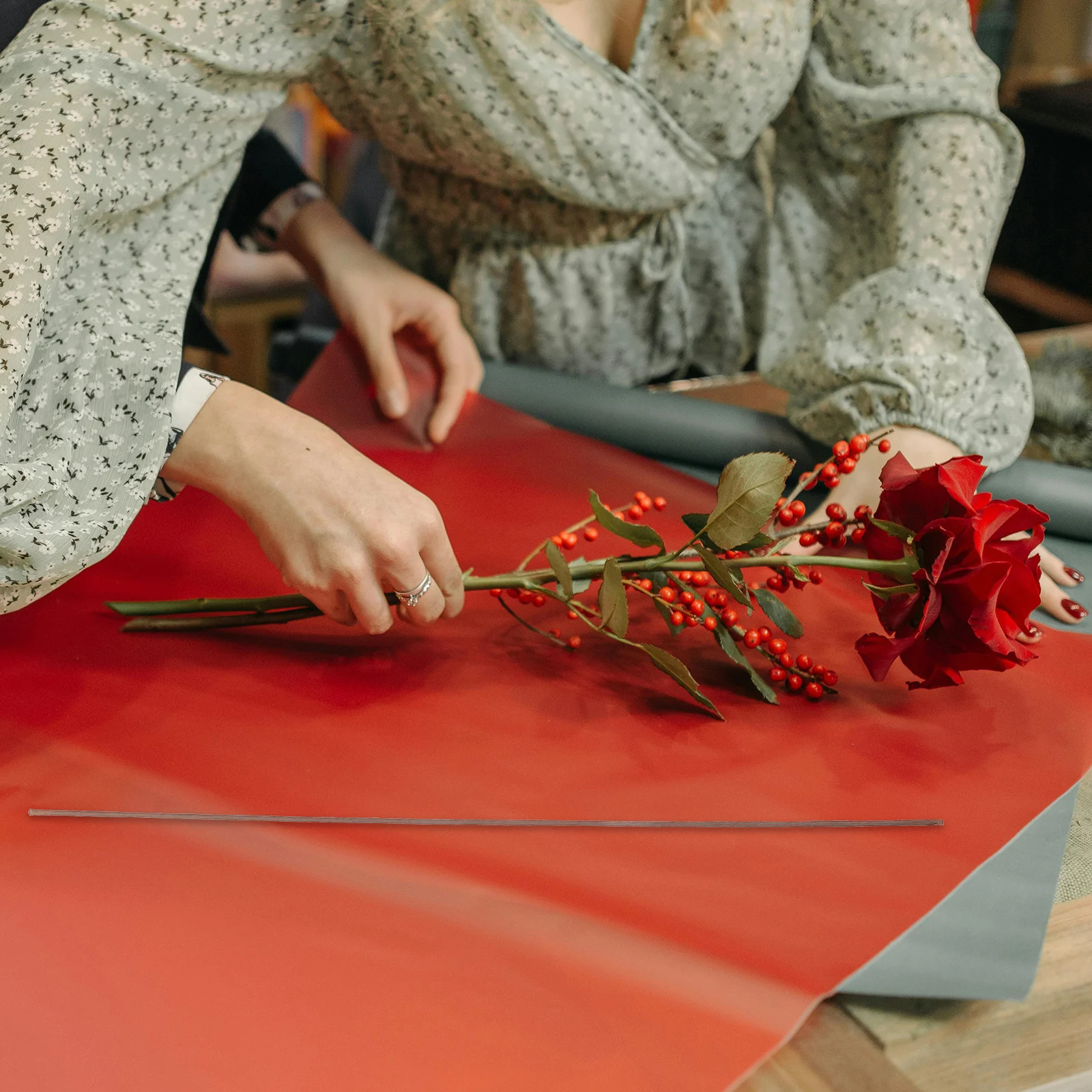 

100Pcs Brown Paper Wrapped Floral Stems Realistic Durable for Wedding Bouquet Crafting Flower Arrangement Supplies