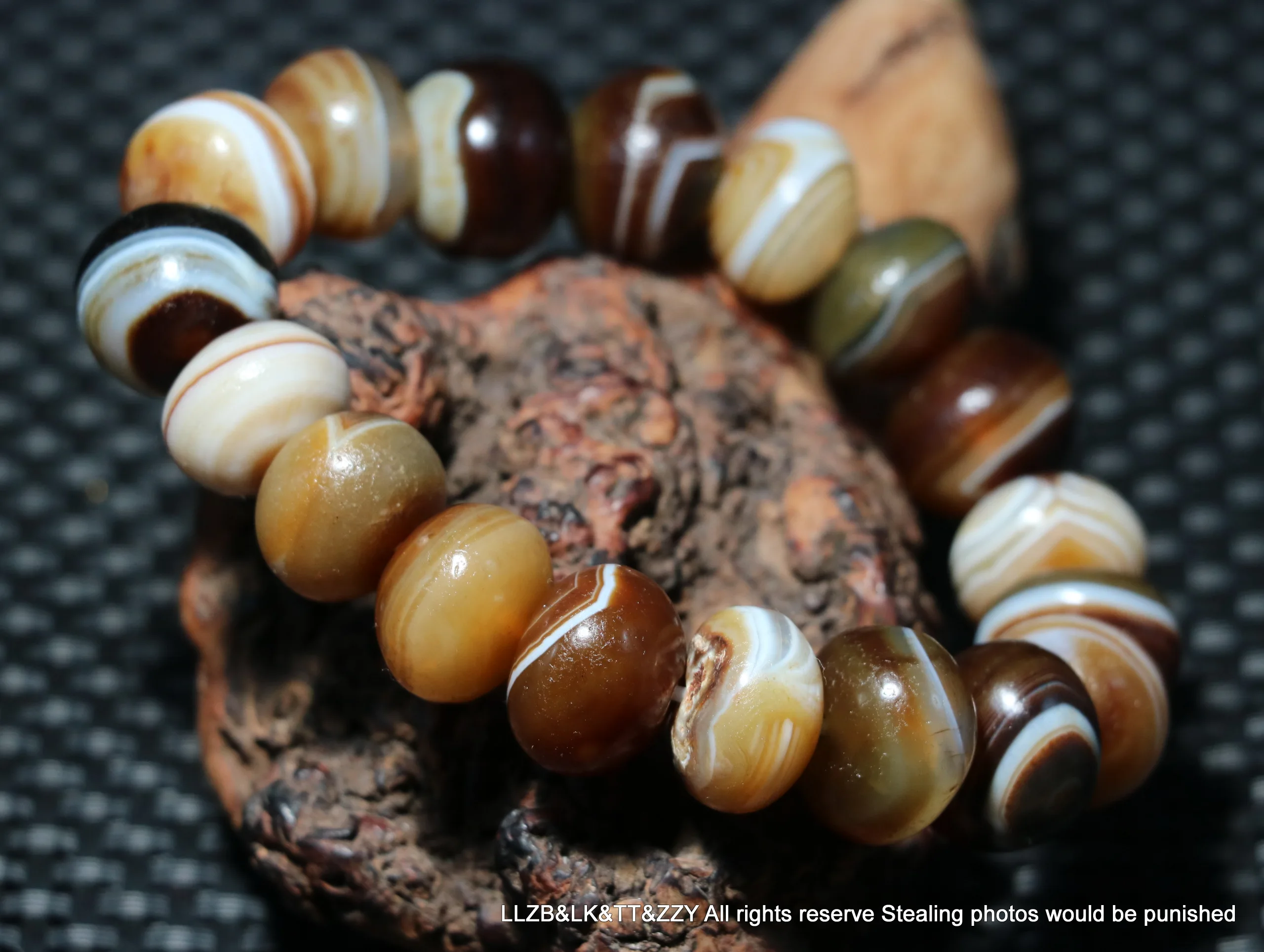 

Energy Tibetan Old Agate Natural Silkworm Line Large dZi Bead Men Bracelet Totem Men 2022 Amulet LZK Timestown UPD18