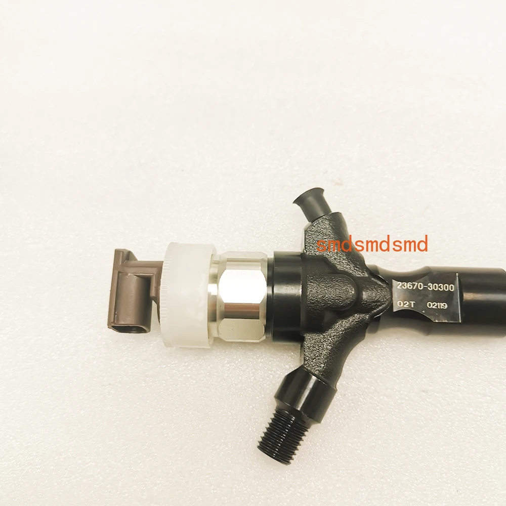 For High quality 23670-30300 Fuel Injector 23670 30300 for DENSO Toyota HIACE HILUX 2.5D 2KD-FTV Nozzle
