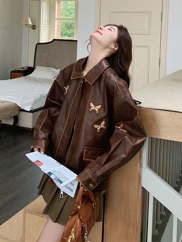 Giacca da Donna in Pelle PU con Ricamo Retrò, Colore Caffè, Capospalla per l'Autunno 2025, Tendenza Moda