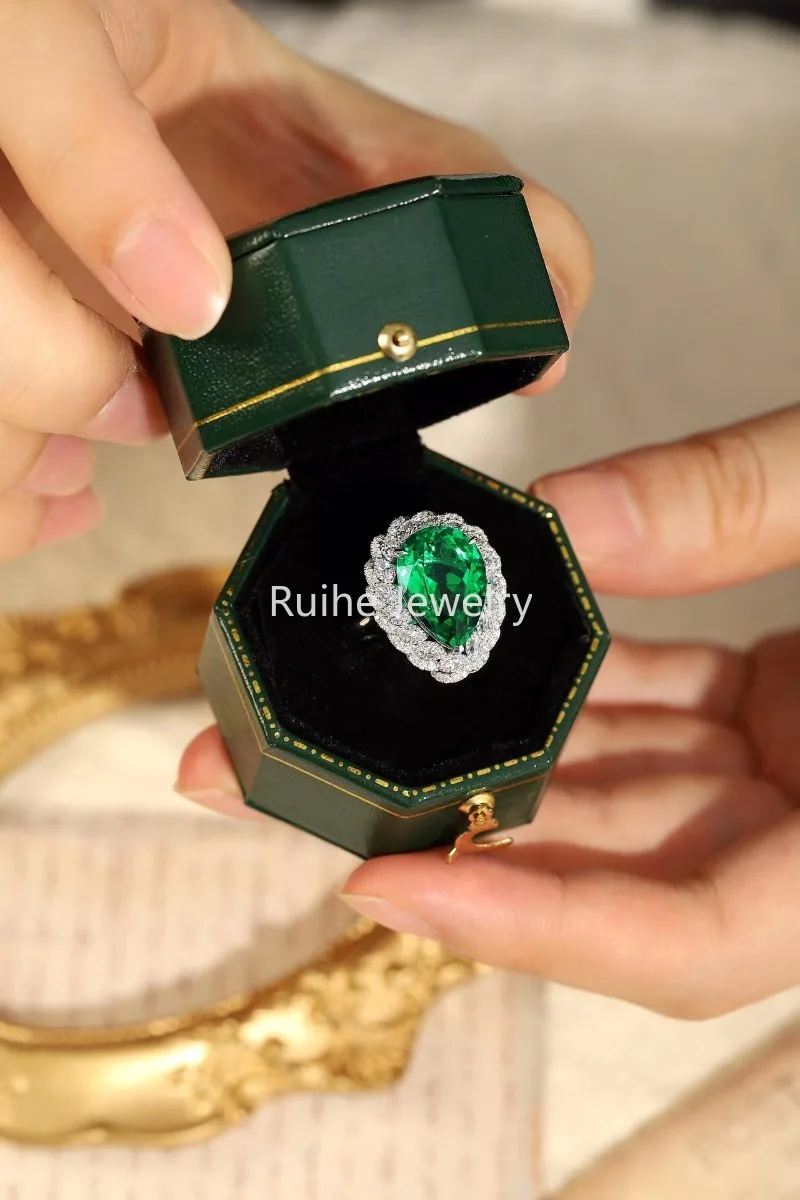 Ruihe Customeized 9kGold Lab Growm Emerald about 5.5Ct Couple Ring Fashion Jewelry for Women Engagementring Present Personalized