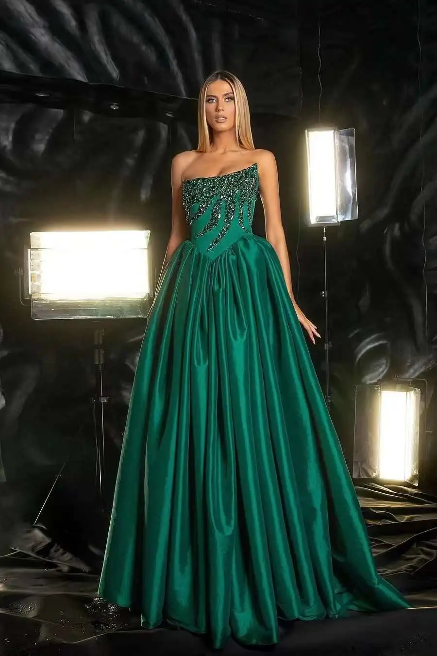 Popular A-Line Gown Prom Dresses Appliques Sequins Satin Strapless Celebrity Party Evening Dresses Plus Size Custom Size Color