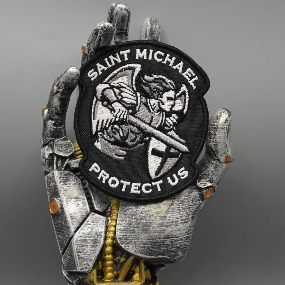 Taktische Stickerei-Aufnäher mit dem Motiv „Saint Michael Protect Us“, exquisit und hochwertig, für Kleidung geeignet, mit Haken oder zum Aufbügeln. – Detail 1