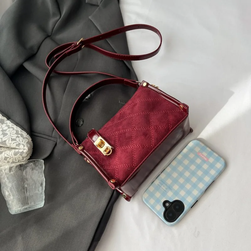 

Высококачественная женская сумка-мессенджер из солнцезащитной кожи Boasting Paris Высококачественная пригородная сумка