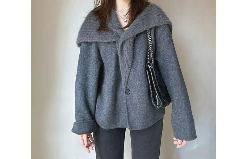 

2025 Autumn New Loose Versatile Short Collared Sweater for Women with Elegant and High-End Feel