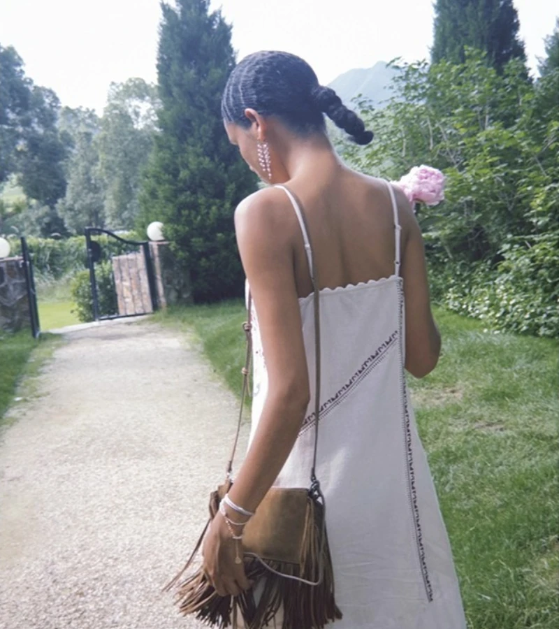 Boho Strand Ärmellose Träger Kleider Frauen Vintage Aushöhlen Floral Stickerei Baumwolle Lange Spitze Kleid Sommer Unregelmäßigen Saum Robe