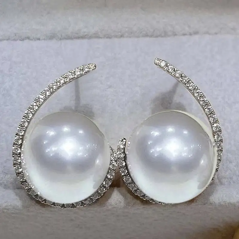 Huitan Damen-Tropfenohrringe mit künstlicher Perle für Party, Alltag, Hochzeit, trendige, vielseitige Accessoires, eingelegter, glänzender CZ-Schmuck