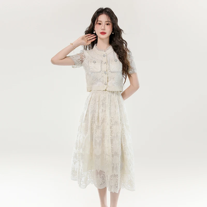 ชุดเซ็ตสองชิ้นลายดอกไม้ละลายน้ำ คอลเลคชั่นใหม่รับซัมเมอร์ ดีไซน์หรูหรา คุณภาพเยี่ยม กระดุมทรงกลม 13 แถว แบบติดกระดุมด้านหน้า...