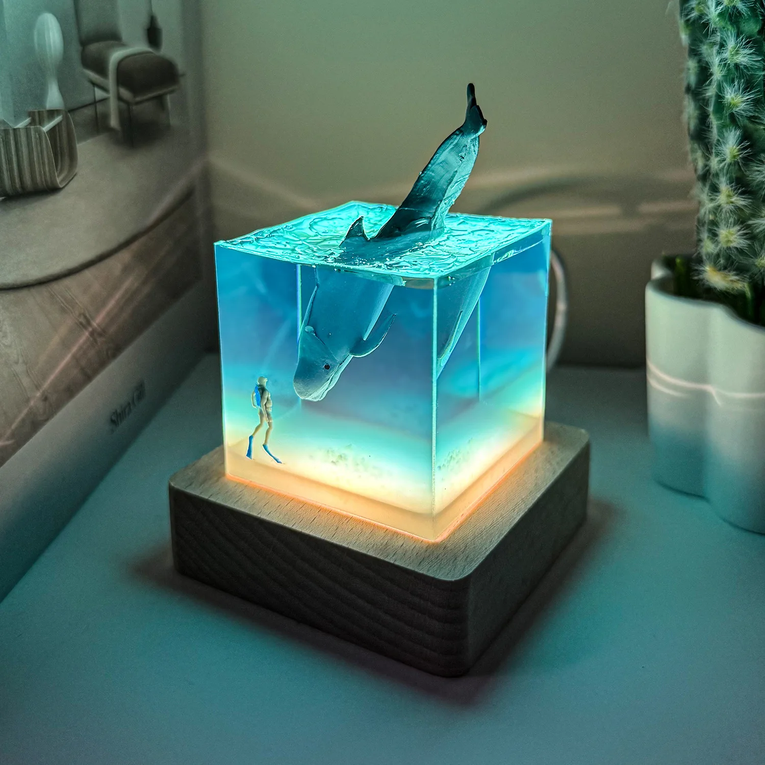 

Micro Landscape Ocean Whale Dropping Resin Desktop Light Home Desktop Living Room Decoration Creative Gift