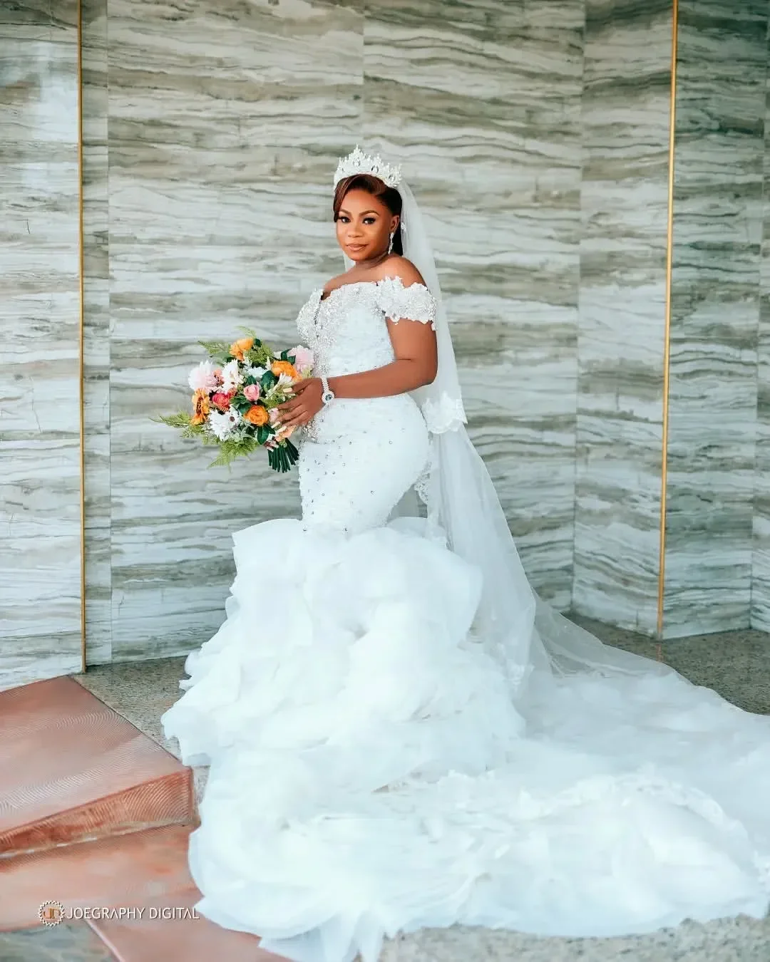 Customized  Africa Shinny  Crystals Beads  Mermaid Wedding Dress Vestidos De Novia Plus Size Cascading Ruffles  Bridal Gowns