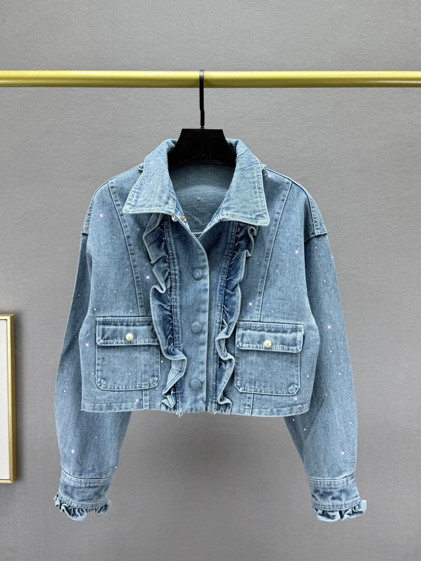 

Женская джинсовая куртка Slim Fit с длинными рукавами и стразами, модная повседневная модель с прямым подолом для весны и осени