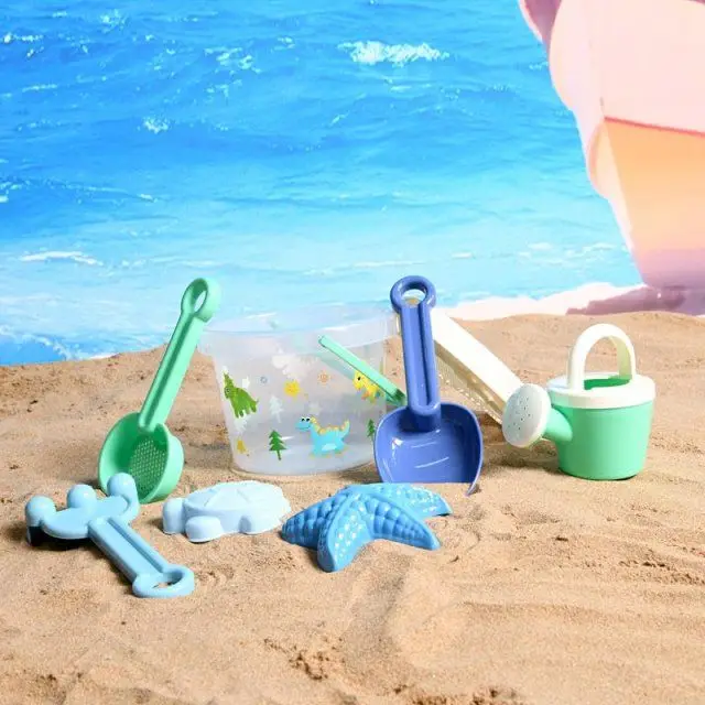 Children's beach toy set baby playing with sand digging sand shovel and bucket tools cassia playing in the water seaside