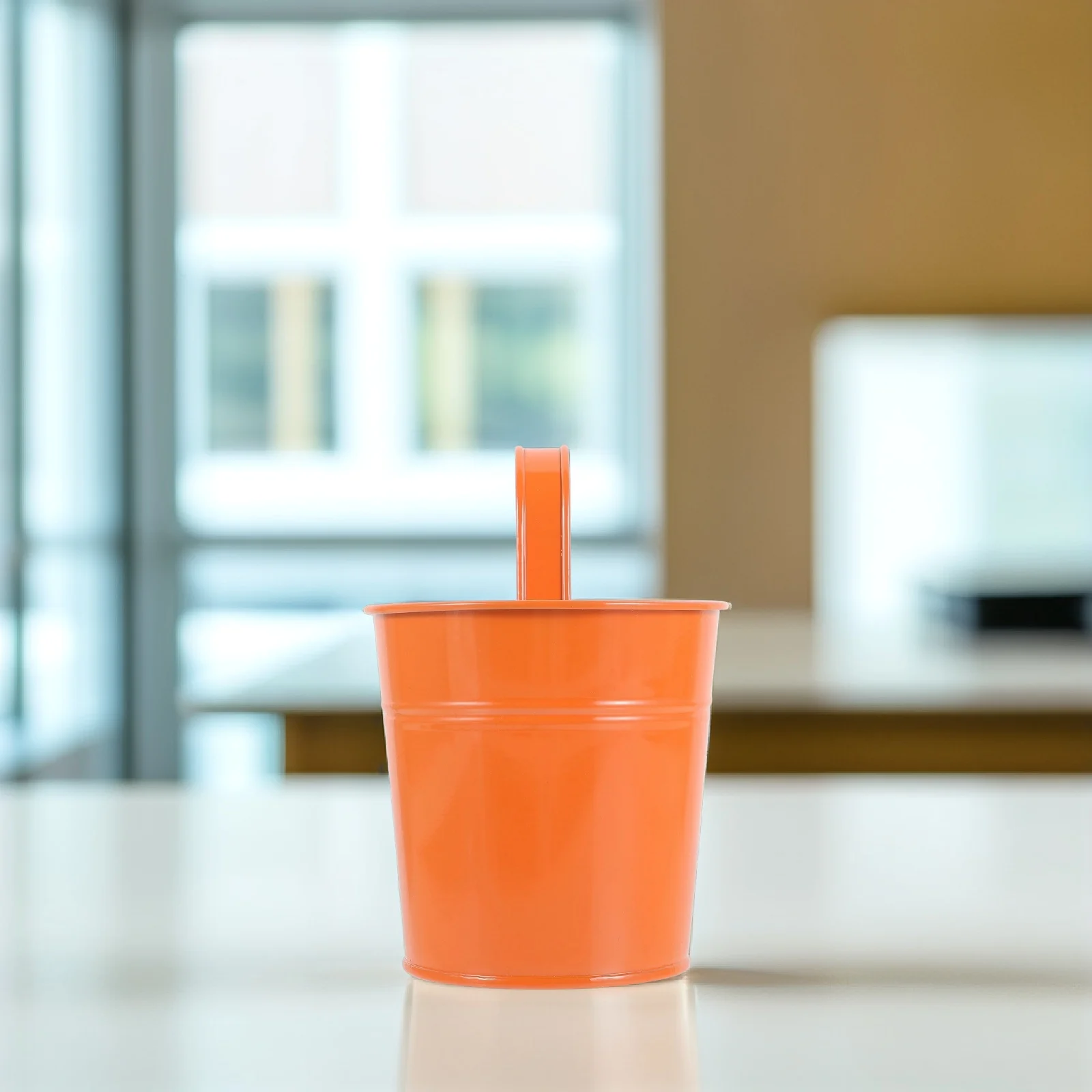 1Pcs Hanging Iron Bucket Garden Flower Holder Rustproof Metal Planter for Fence Wall Decor Suitable for Silk Plants and Potted