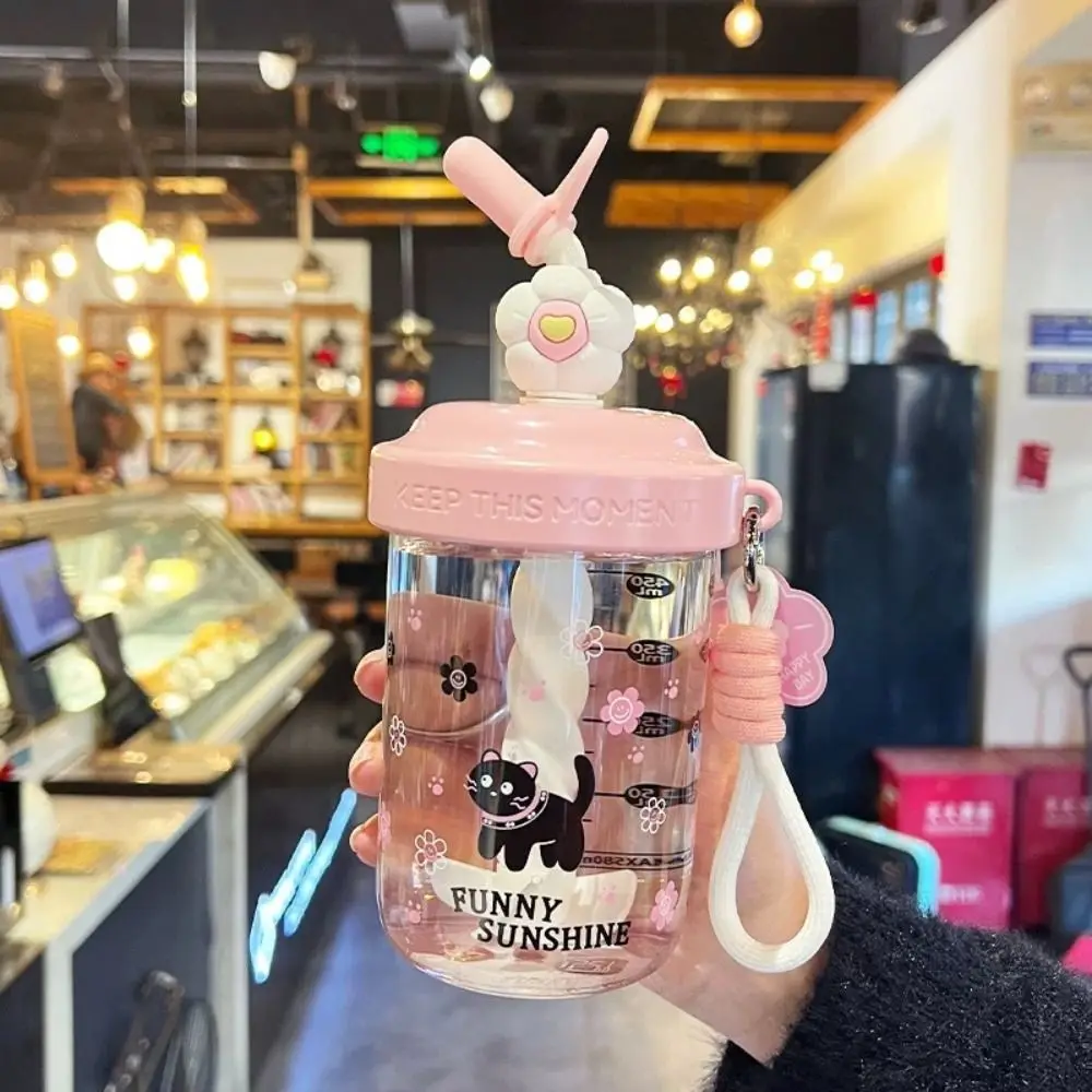 

Anti Drop Dust Cap Water Bottle High-capacity Heat-resistant Drinking Cup Cartoon Handheld Straw Bottle Student