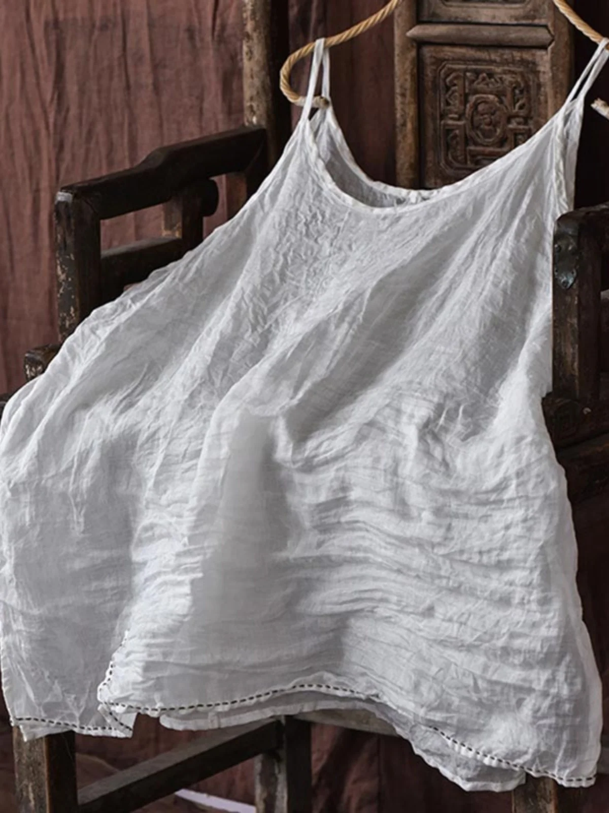 เสื้อกล้ามผ้าฝ้ายลินินทรงหลวมแบบไม่สมมาตรสำหรับผู้หญิง แบรนด์เนม แฟชั่นลำลองฤดูร้อน สวมใส่สบาย ระบายอากาศได้ดี