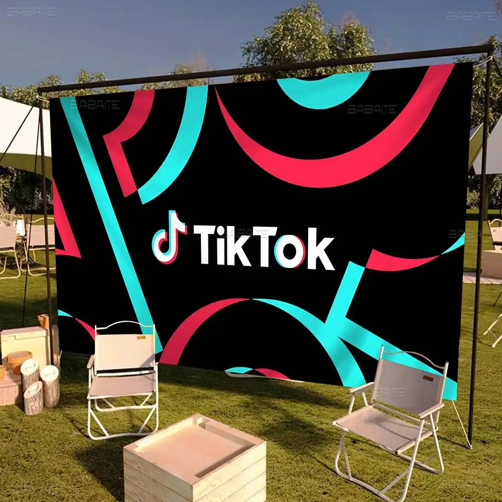 لافتة كلاسيكية بشعار T-TikToks كبيرة الحجم وأنماط طباعة مثيرة للاهتمام لحفلات أعياد الميلاد