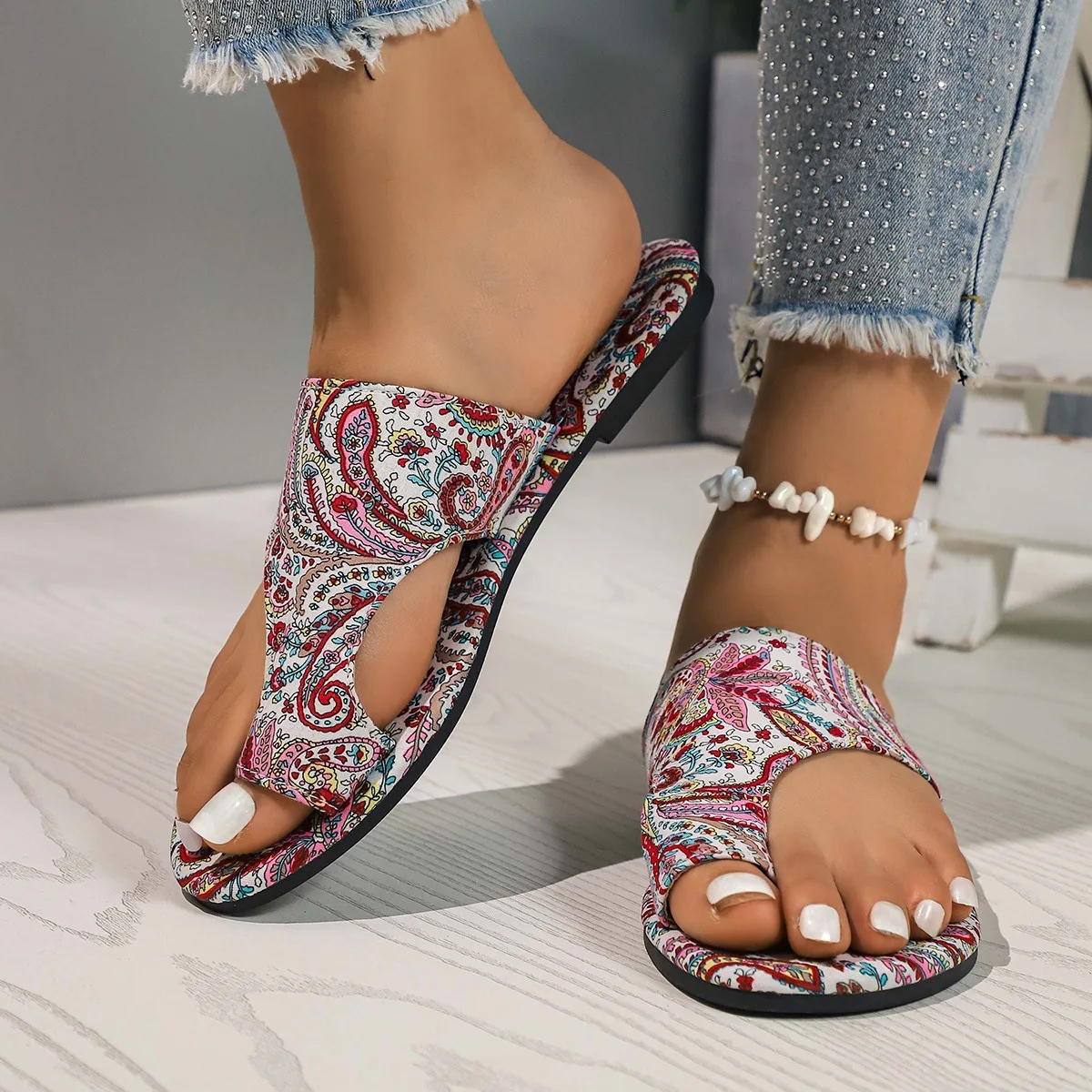 

Женские ботинки большого размера, блестящие шлепанцы на плоской резиновой подошве, сланцы 2024, гавайская летняя хлопковая ткань, этнические римские Цветочные шлепанцы