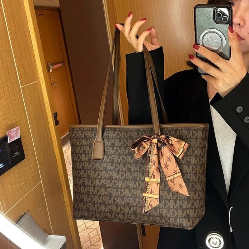 

Magnetic Snap Closure Shoulder Bag For Women Easy Access Handbag Quick Open Feature For Convenient On The Go Usage