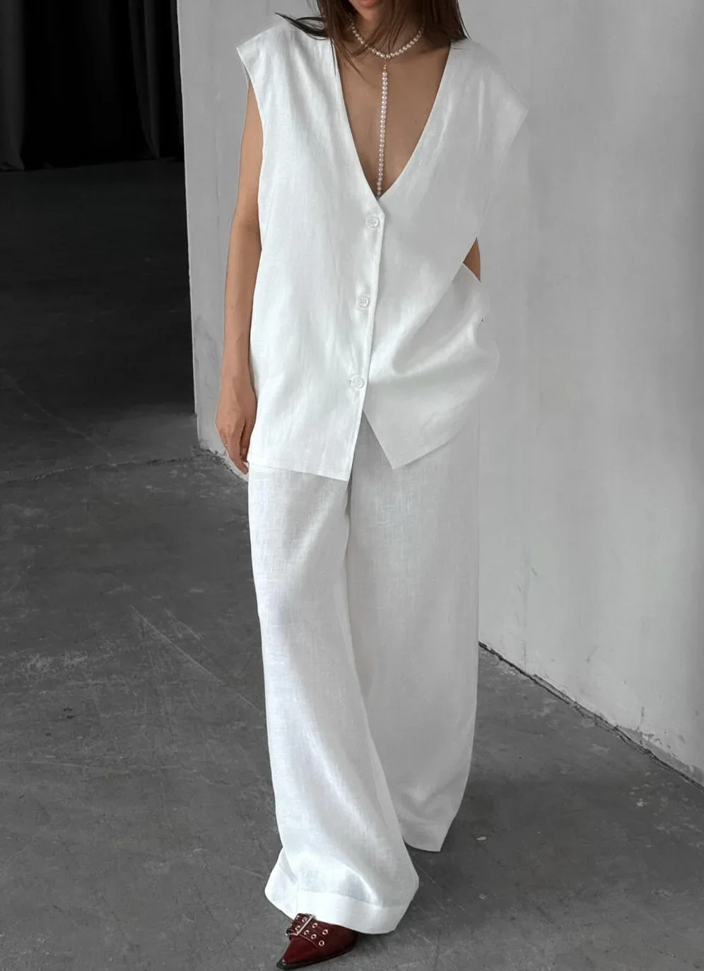 

White V-neck Cotton And Linen Sleeveless Vest Vest + Trousers 2-piece Suit 2025 Summer Fashion Street Wear Casual Women Suit