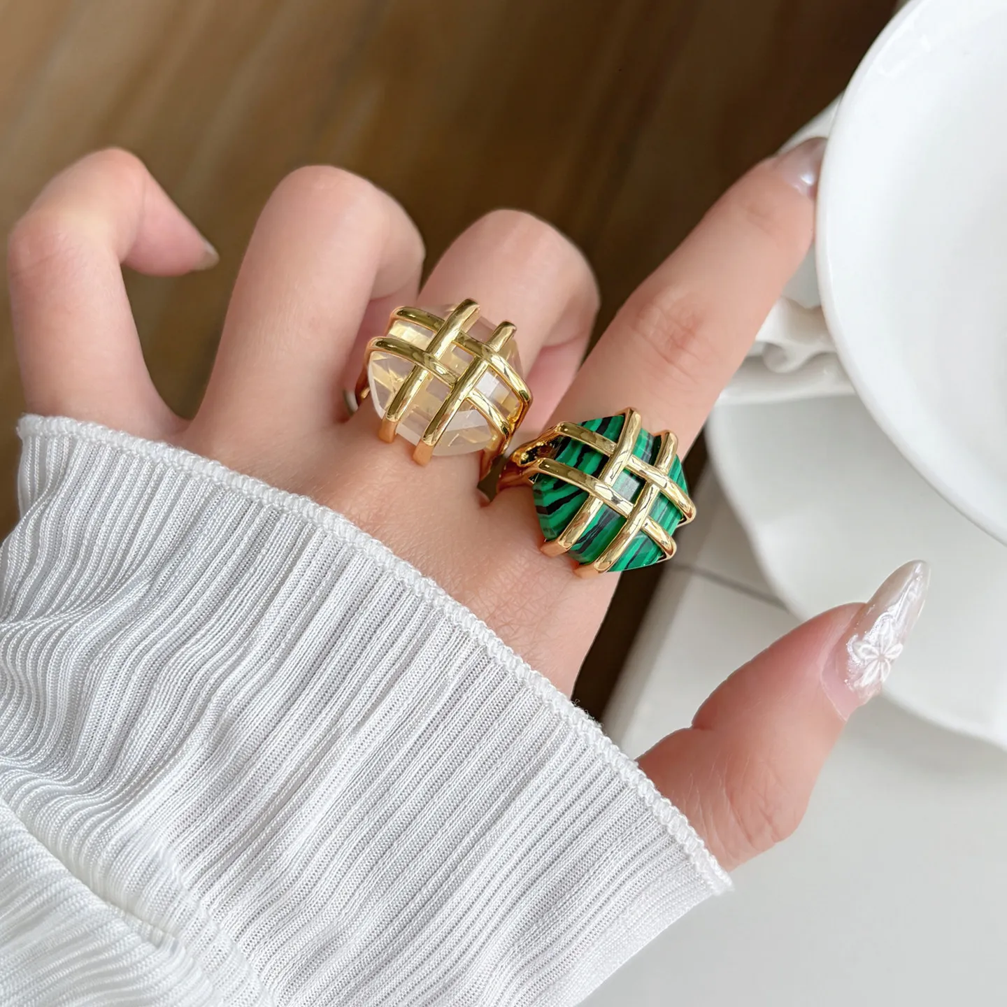 Niche Design Woven Grid Stone Open Ring Vintage Gold Half Bezel Exaggerated Finger Ring Luxury Jewelry For Women