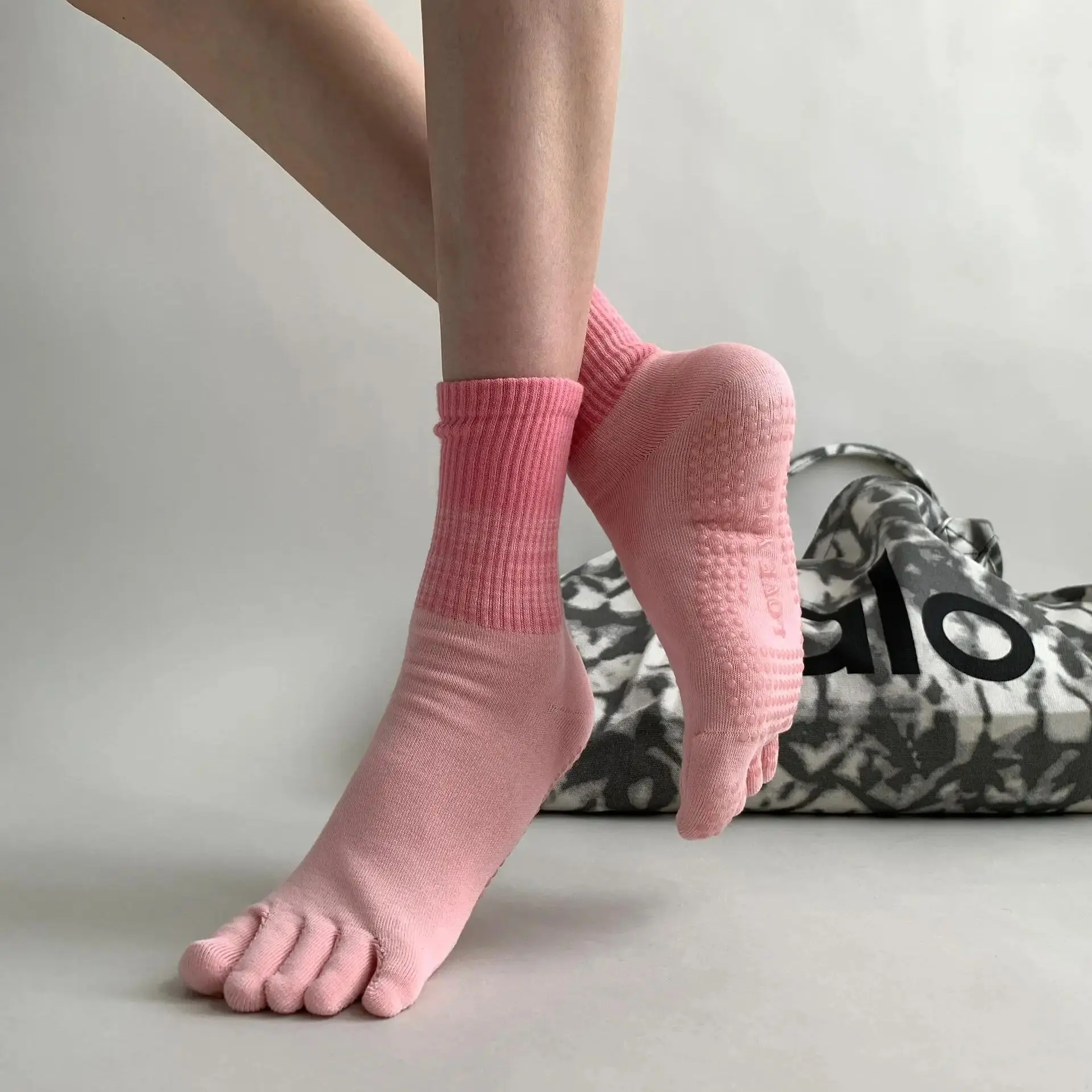 

MiiOW носки с пятью пальцами, носки для йоги, силиконовые нескользящие носки для пилатеса, женские носки для фитнеса с раздельным носком, модные носки INS Viral Style