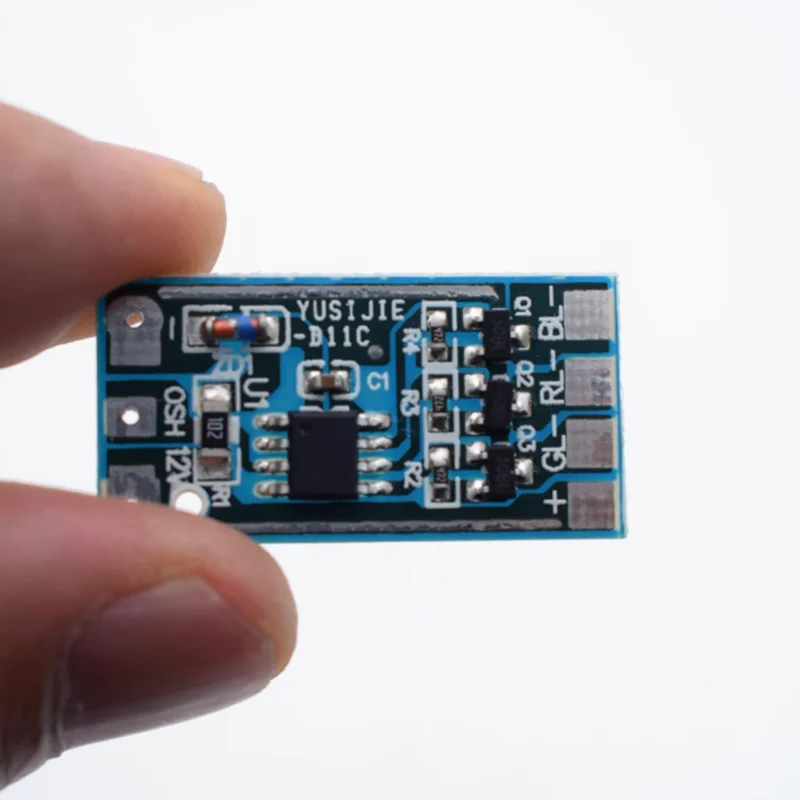 

1pcs 5V 12V RGB flash module 11 modes button switching colorful light module high current drive module