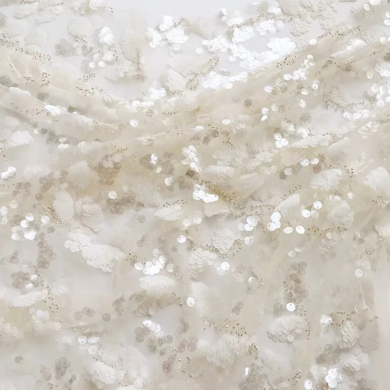 

Новая ткань с вышивкой жемчугом и пайетками, кружевная ткань с цветочным узором, для платьев, вечерних нарядов, свадебных платьев на заказ, декоративные аксессуары ручной работы