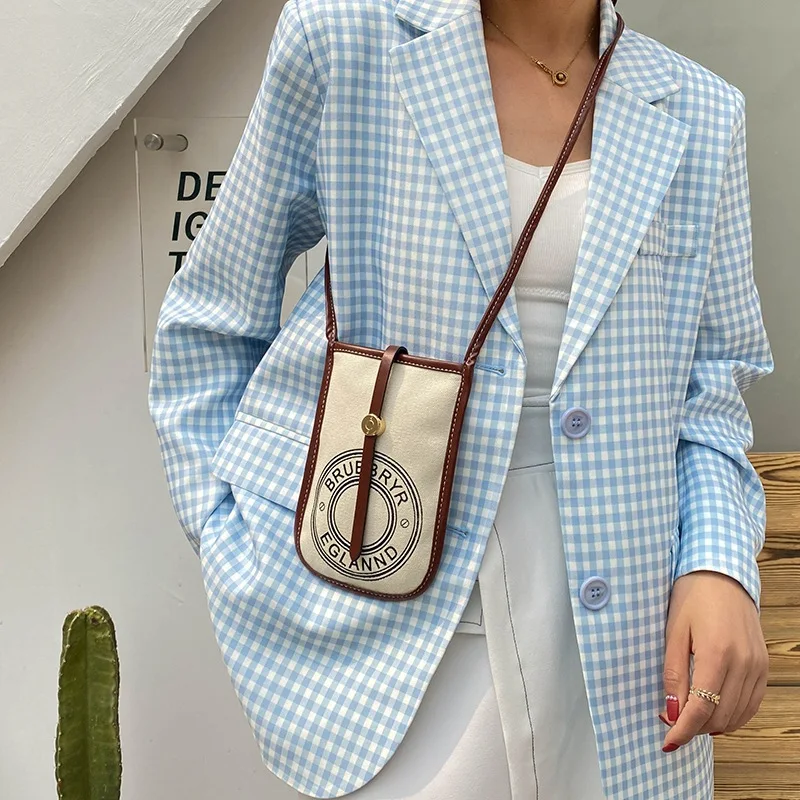 Casual and simple small bag female summer 2022 new fashion personality western style single shoulder slant mini mobile phone bag