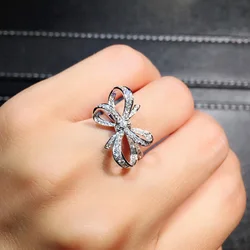 Huitan Eternity Bow Shape CZ Ring per le donne fidanzamento festa di nozze fascino delicato colore argento Bowknot Rings Statement Jewelry