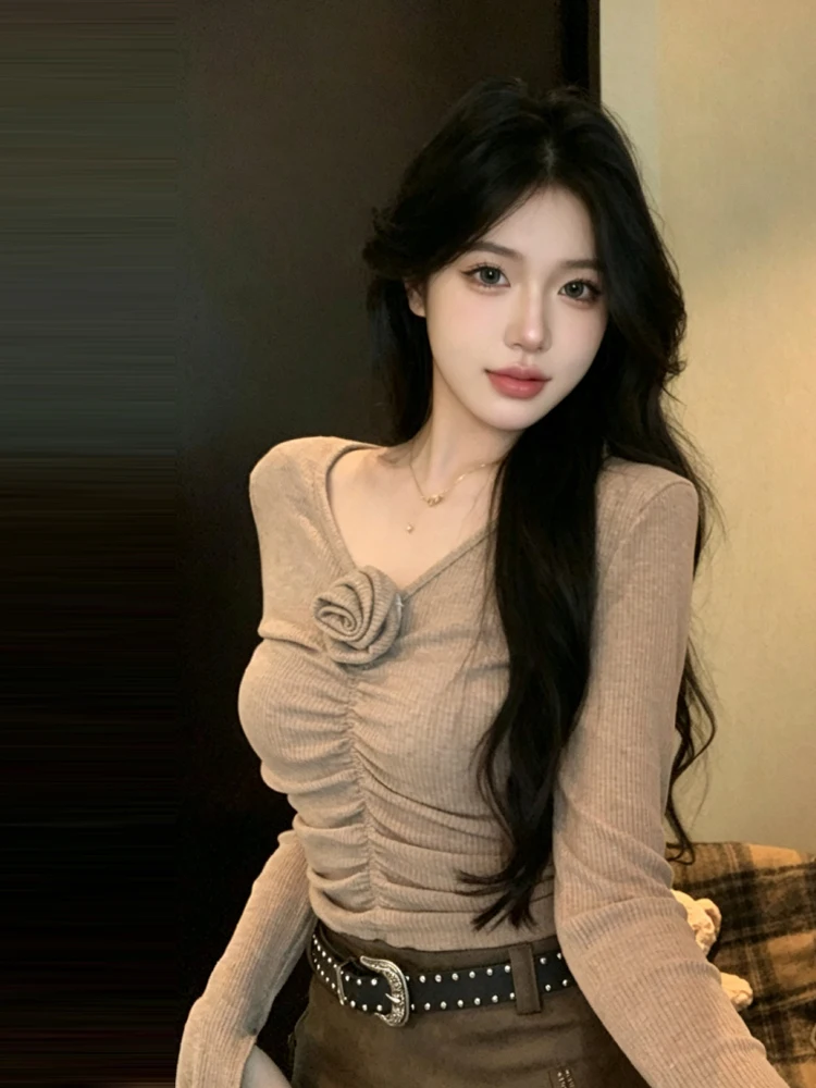 Autumnal Vintage Spicy Girl V-Neck 3D Flower Embellished Pleated Bell Sleeve Base Shirt Versatile Slimming Top for Women