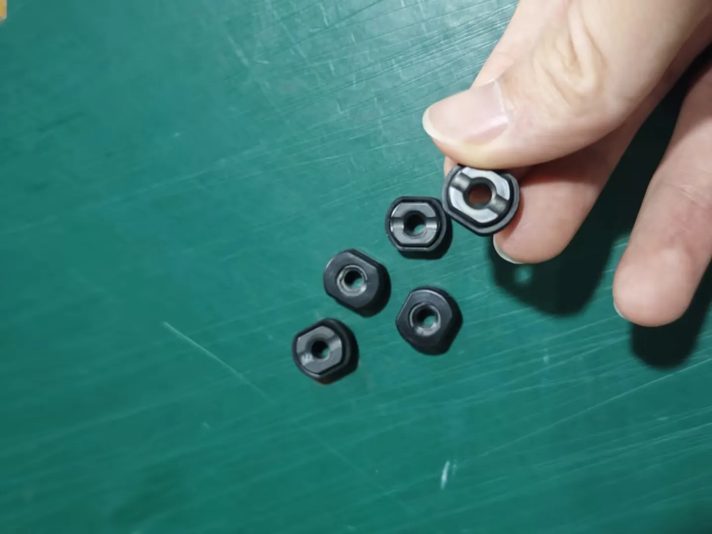 4 impeller assemblies and 4 isolation sleeve assemblies (including screws and sealing rings) and 10 ceramic silicones