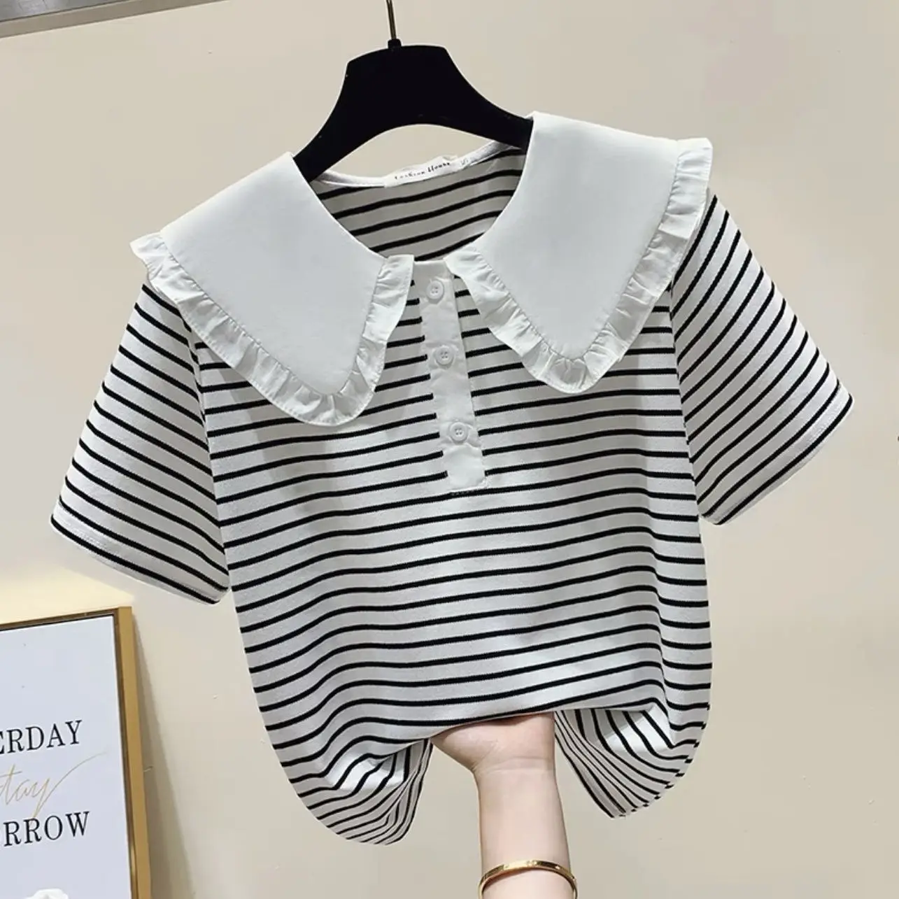 T-shirt slim estiva per ragazze 2024 Nuova moda stile sottile Top versatile ampio e alla moda per bambini medi e grandi