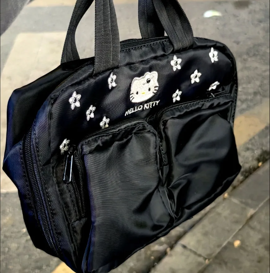 Borse per il trucco di grande capacità per le donne borsa per cosmetici portatile con ricamo nero Hello Kitty Travel Zipper Storage Bag