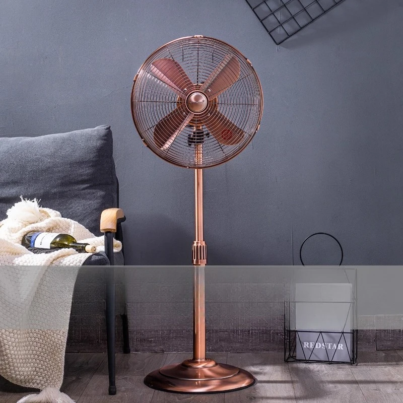 Ventilatore elettrico retrò dal pavimento al soffitto, ventilatore domestico in metallo con foglie di ferro, sala da pranzo, negozio verticale del soggiorno