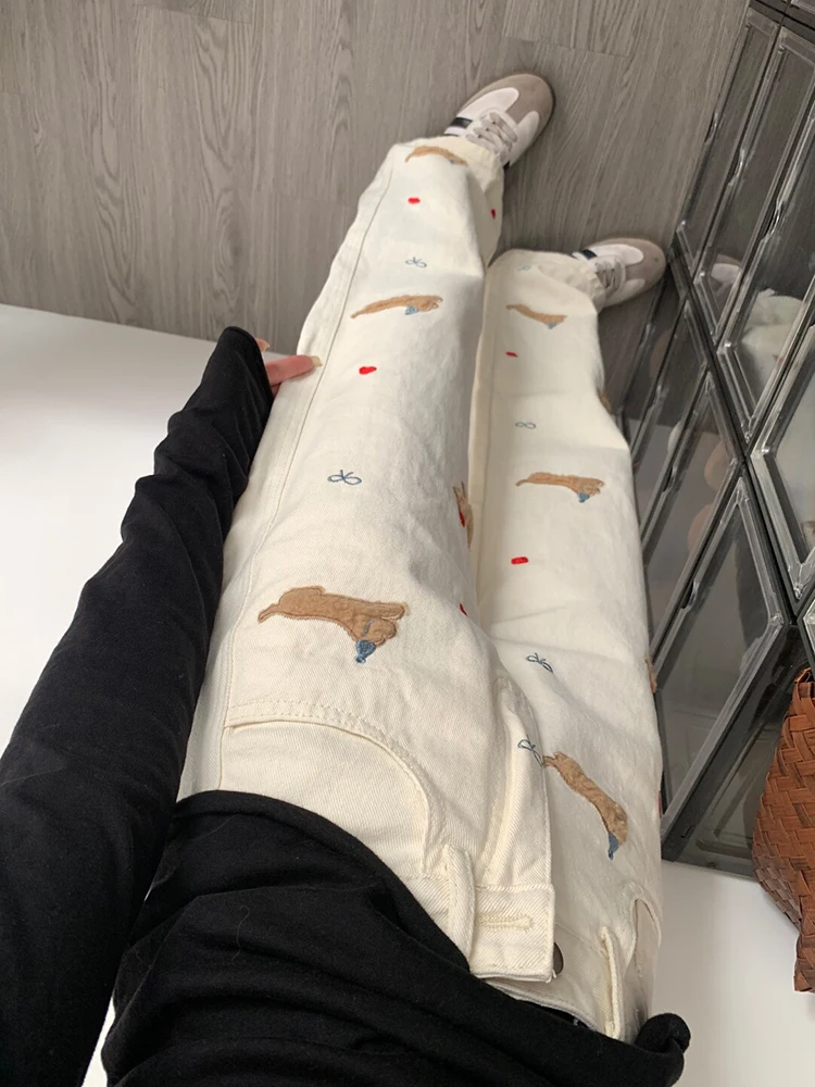 بنطلون جينز واسع الساق بخصر مرتفع للنساء مع تصميم مطرز لحيوان الكلب الكرتوني، مناسب للربيع والخريف، بنطلون دينيم أبيض بطول الأرض