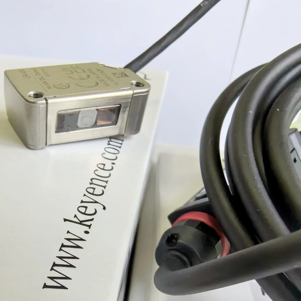 2025 مبيعات المصنع مباشرة الأصلي والجديد 16 ~ 30 VDC KEYENCE LR-X50 مستشعر الليزر نوع الكابل القياسي #2