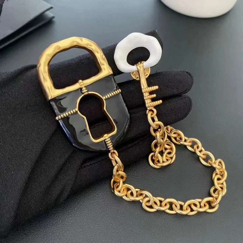 

YISON New Fashion Trend Keyhole Series High-quality Chain Enamel Brooch Exaggerated Ear Stud Women's Earrings Jewelry Gift