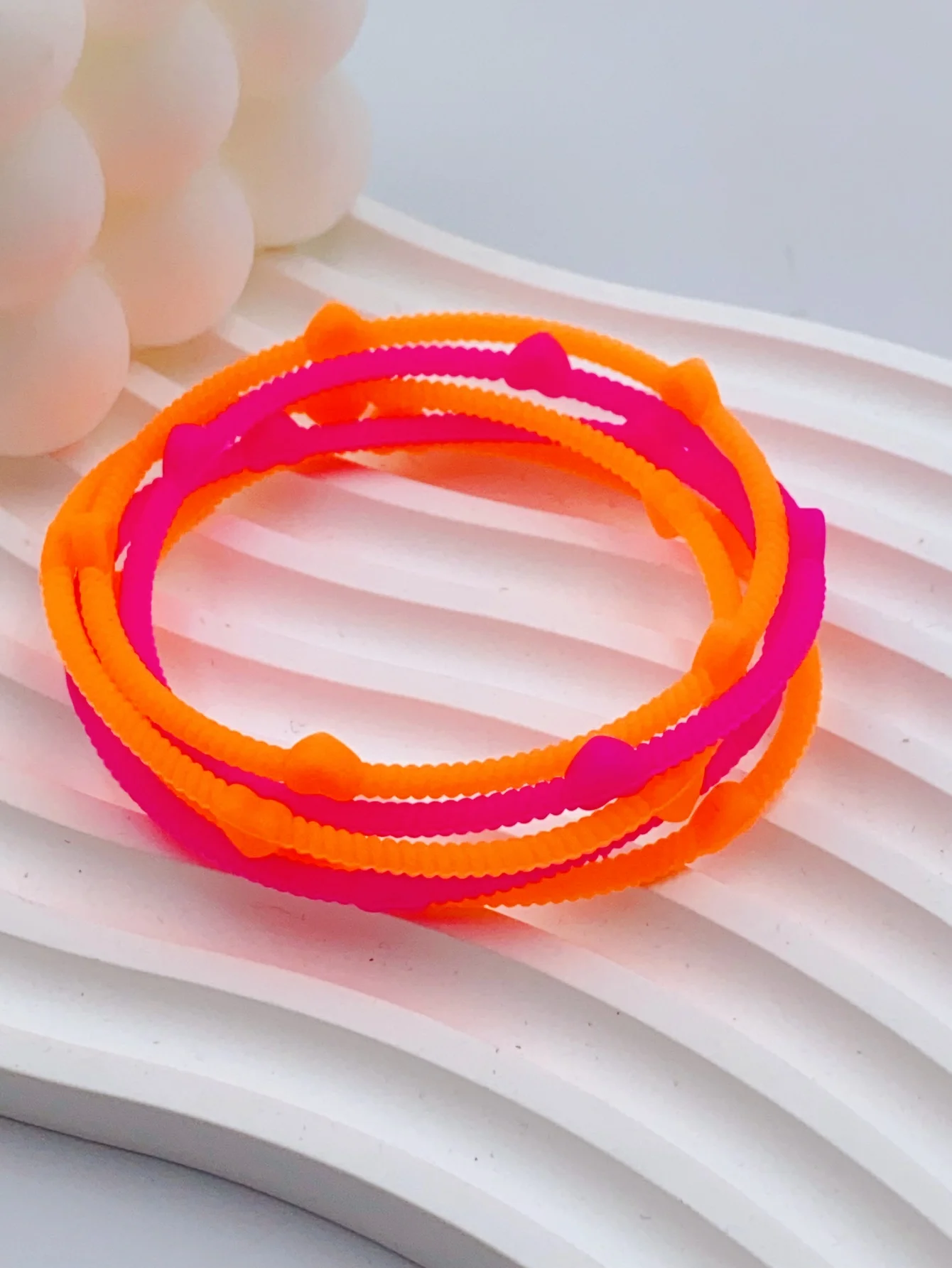 5pcs Fluorescent Peach Heart Silicone Bracelets, Fashionable Braided Bracelets in Multiple Colors with Elasticity for Sports