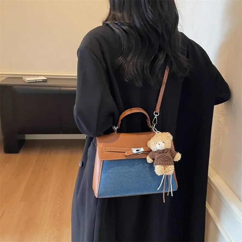

Stylish Leather Accent Handbag For Women Durable Underarm Shoulder Bag With Metal Hardware For A Polished Look