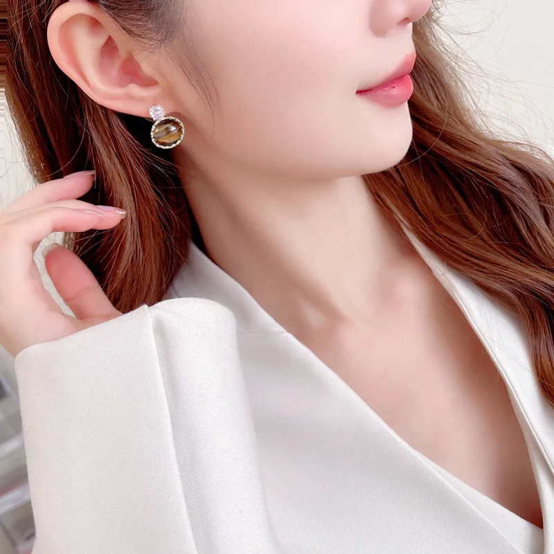Simple and elegant earrings, exquisite and niche amber trendy women's earrings s925 silver needle round pearl stud earrings