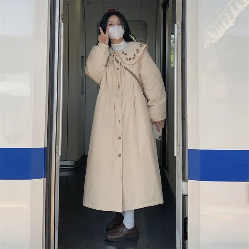 2023 New Women Padded Winter Jacket Female Mid Length Version Parkas Doll Collar Hin Thin Outwear Loose Personalized Overcoat