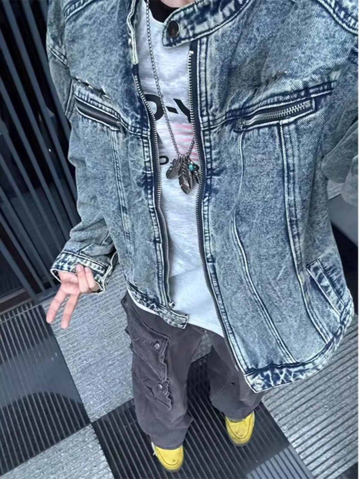 

Винтажная мужская джинсовая куртка в американском стиле High Street с украшением на молнии, свободная посадка, длинная све, молодежная осенняя одежда