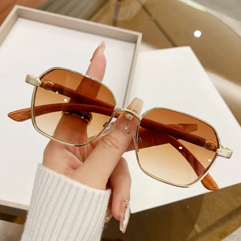 New Fashion Square Sunglasses for Men Vintage Shades with Imitation Wood Grain Legs Women Luxury Brand Designer Sun Glasses