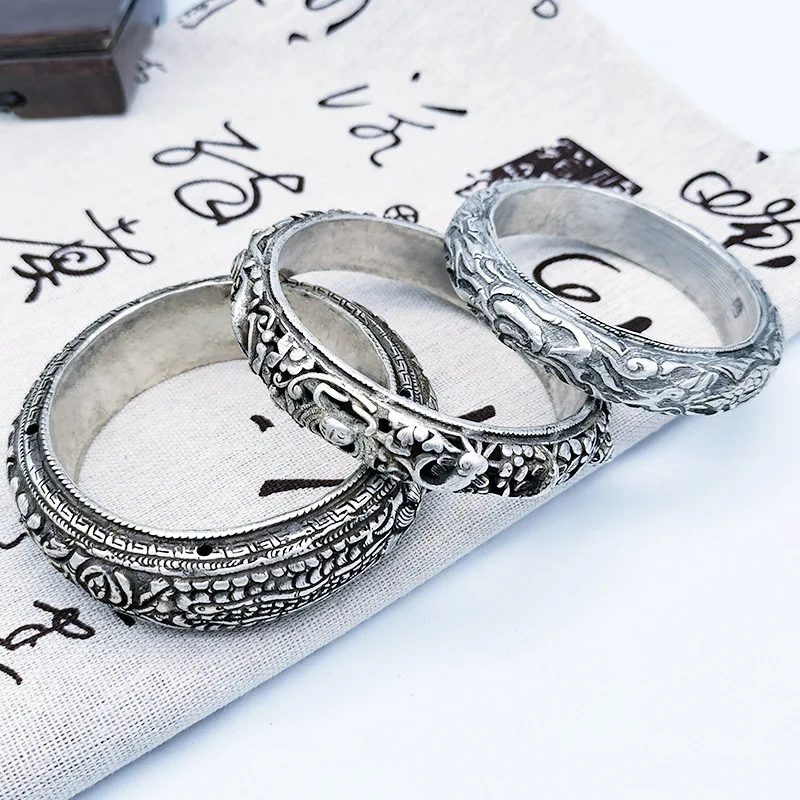 Miao Handmade Silver Bracelet, Ethnic Style Hand Jewelry, Vintage Embossed Hollow Design