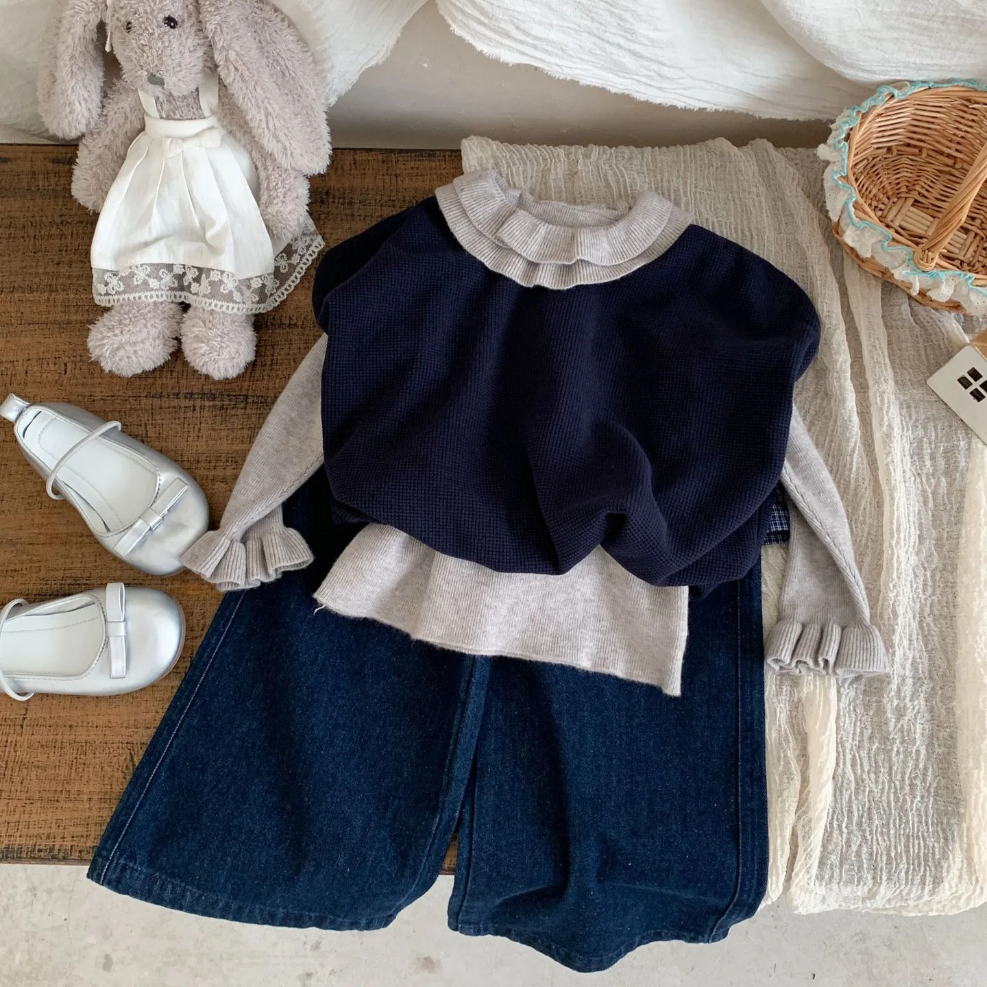 

Girls' Suit 25 Autumn New Children's Lace Collar Sweater Loose Vest Women's Check Bum Curtain Jeans