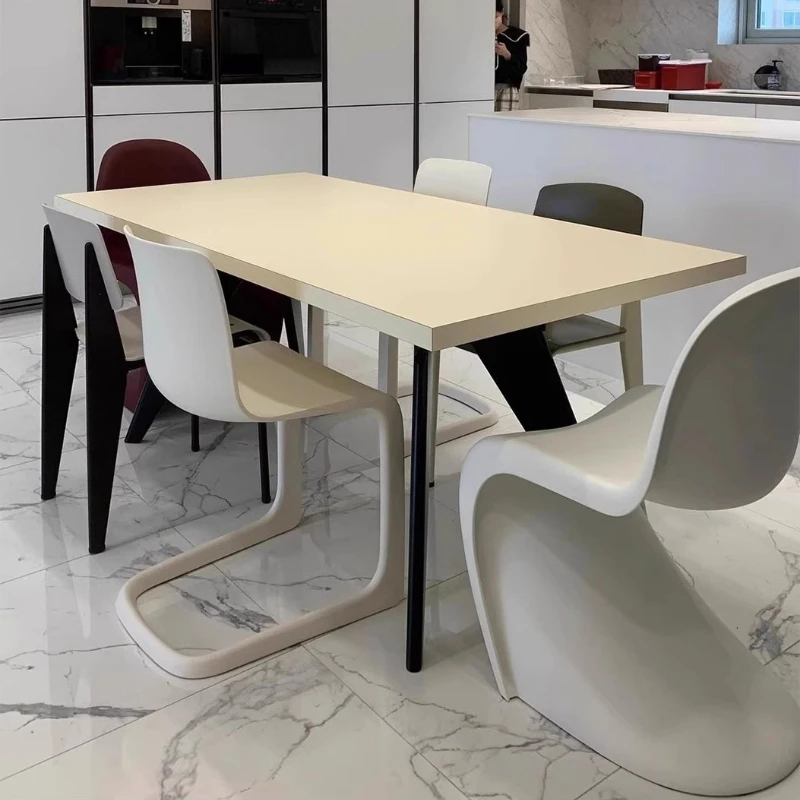 EM Table Memphis Creamy Style الحد الأدنى مجموعة طاولة الطعام الحديثة الأثاث دعوى شقة صغيرة الحجم طاولة طعام منزلية