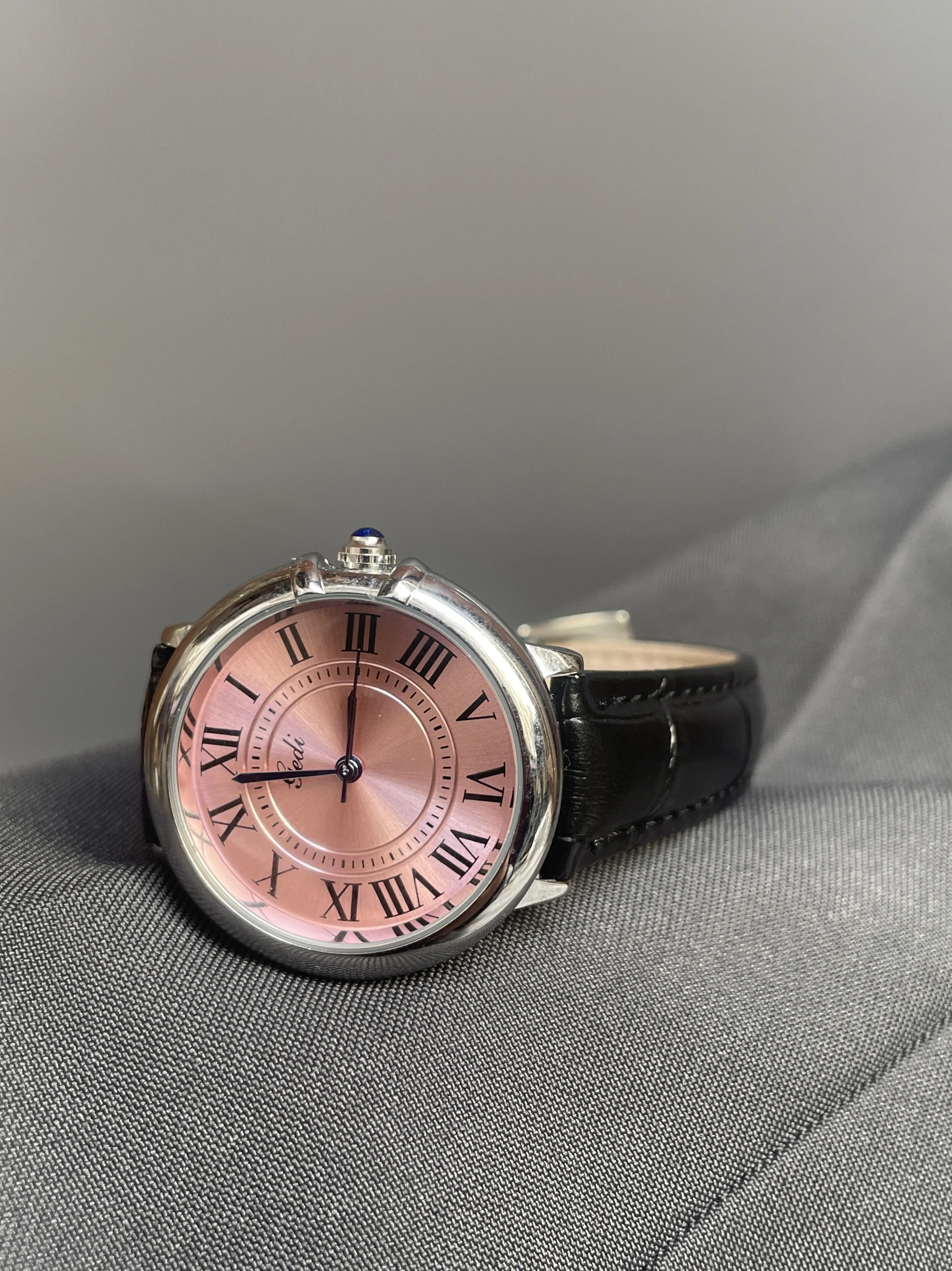New Luxury Large Dial Design,Stylish And Casual Versatile Women'S Quartz Watch A Great Gift For Women High-Quality Quartz Watch.