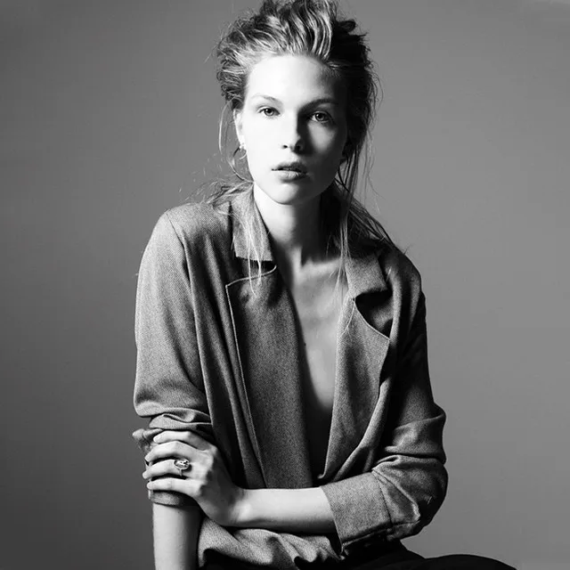 

Spring 2025 Neutral Vintage Loose Long Sleeve Pure Color Shirt Women's Original Design Asymmetric V-neck Polyester Cotton Blend