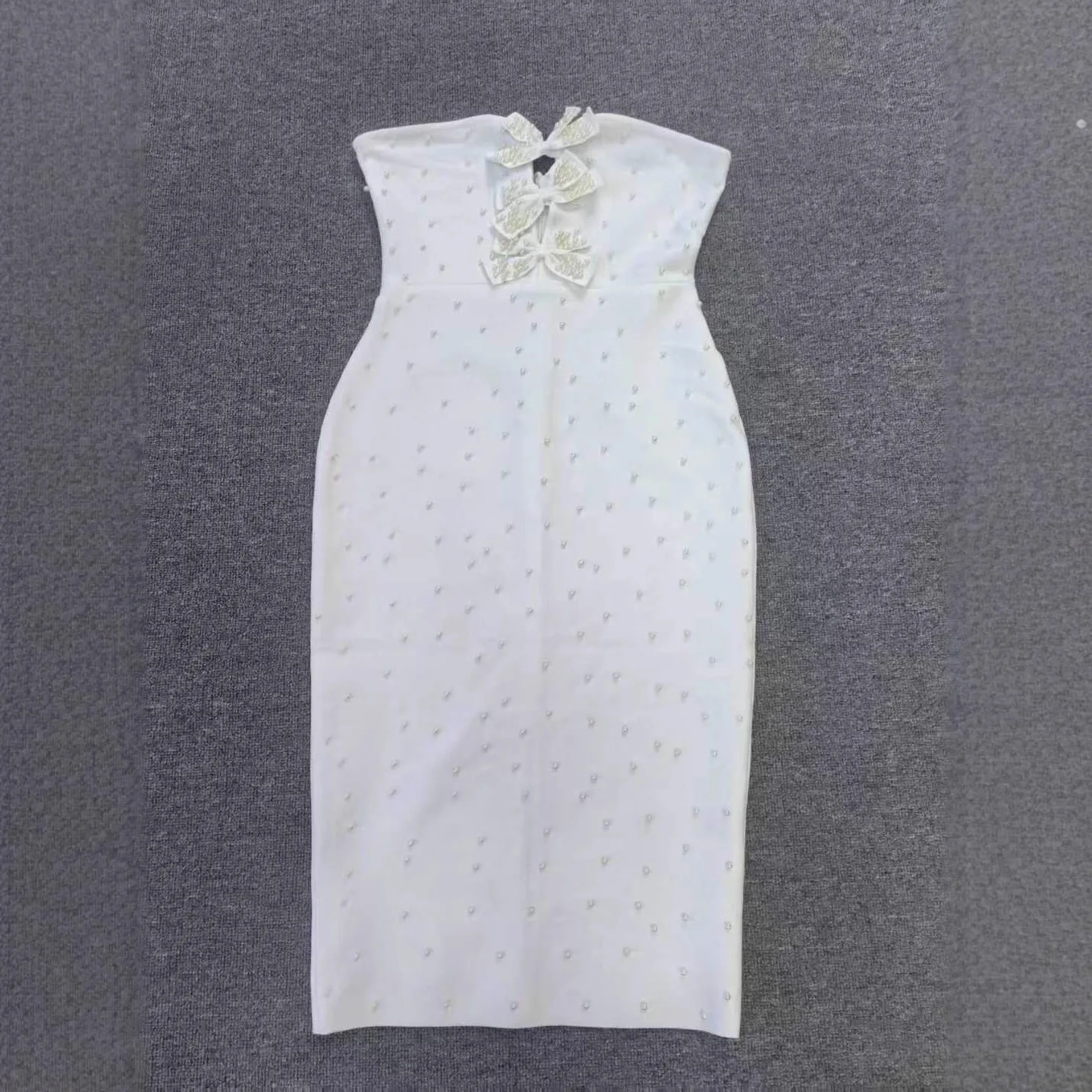 فستان قصير أبيض بدون حمالات - فيونكة مطرزة بالترتر، حفلة استحمام الزفاف