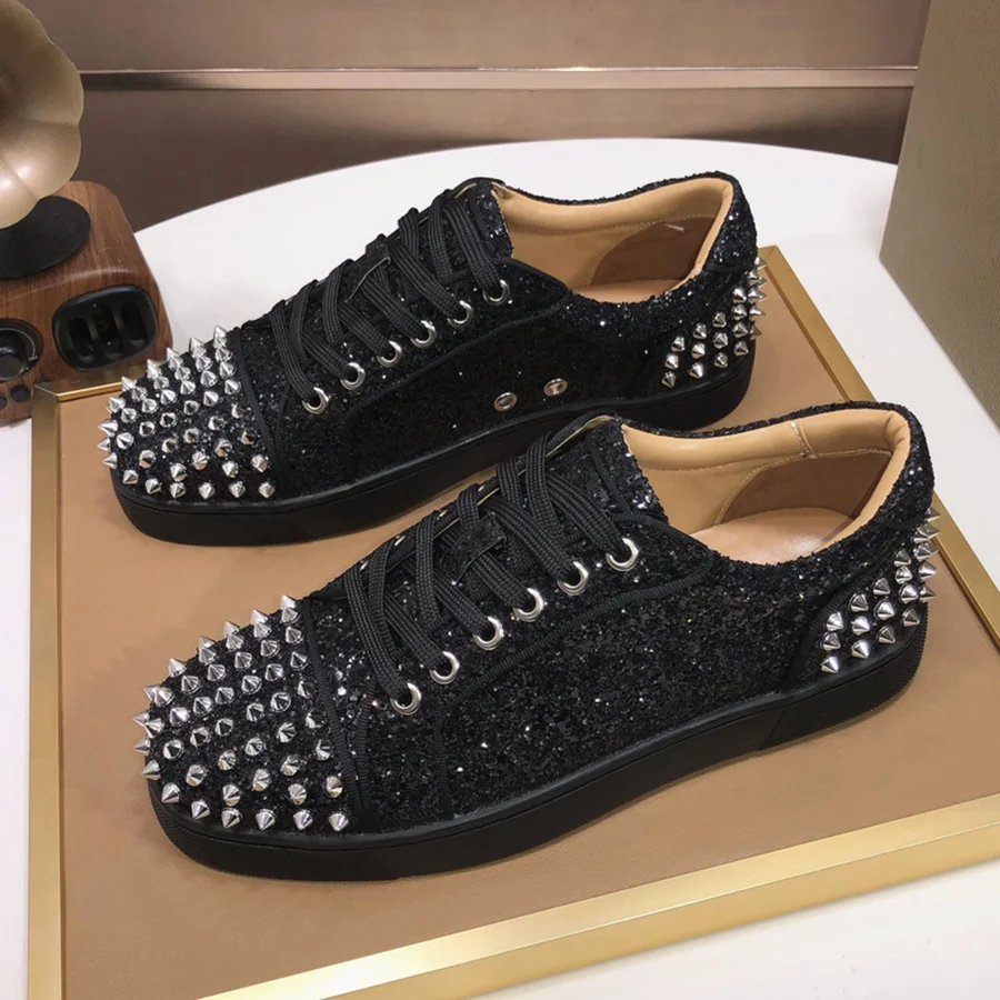 

Мужские повседневные оригинальные кожаные туфли с заклепками на шнуровке на плоской подошве в стиле панк-рок, черные стильные дышащие кроссовки, молодежная обувь